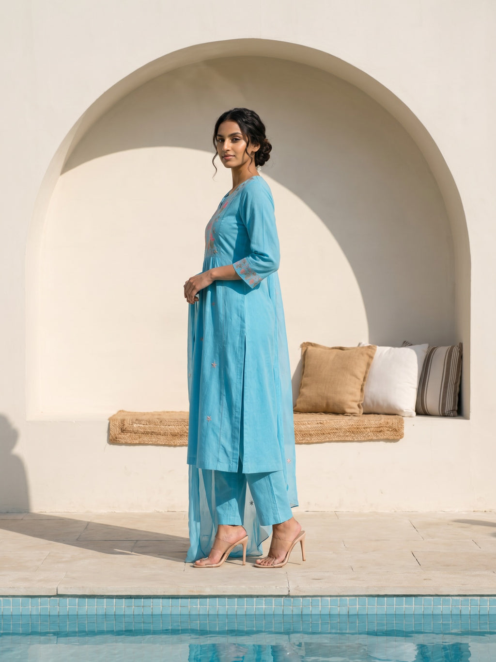 Philauri Women Floral Embroidered Empire Thread Work Pure Cotton Kurta with Trousers & With Dupatta