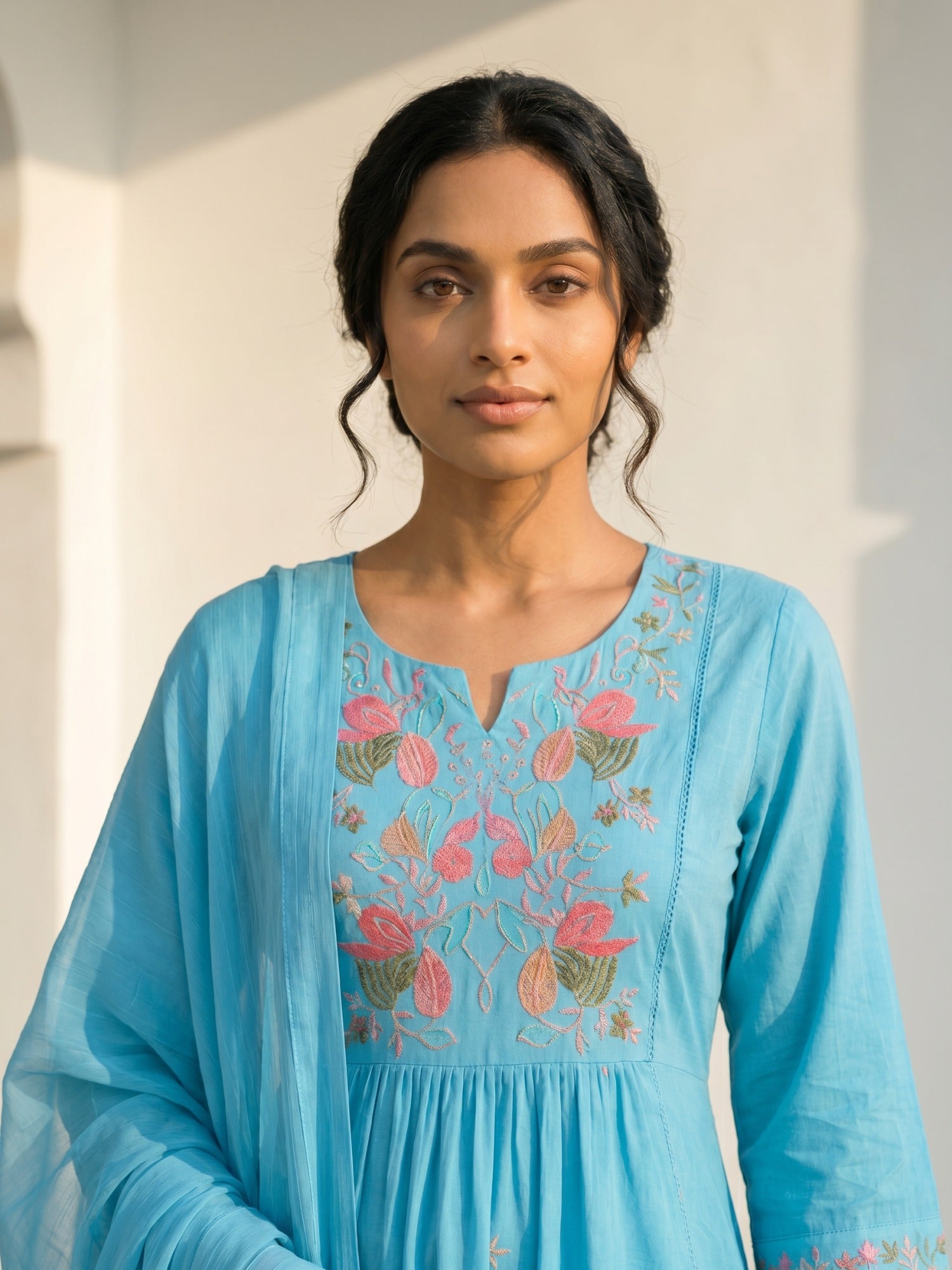 Philauri Women Floral Embroidered Empire Thread Work Pure Cotton Kurta with Trousers & With Dupatta