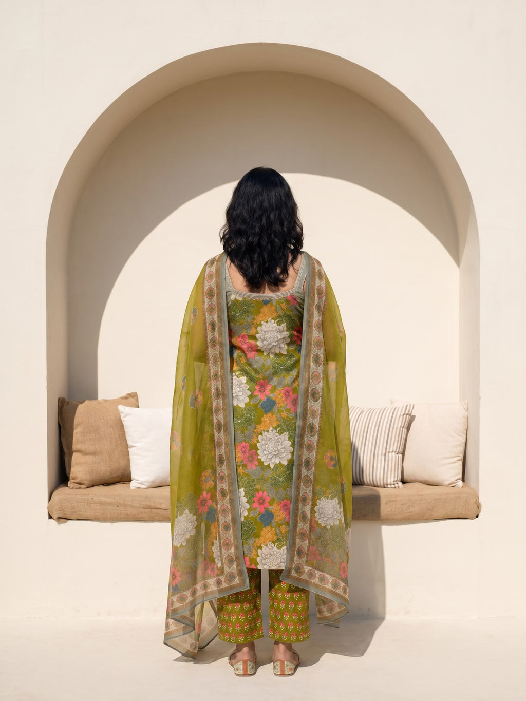 Philauri Women Floral Printed Regular Mirror Work Pure Cotton Kurta with Trousers & With Dupatta