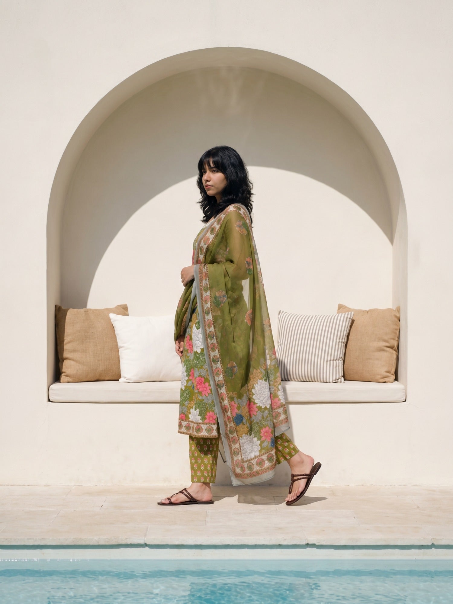 Philauri Women Floral Printed Regular Mirror Work Pure Cotton Kurta with Trousers & With Dupatta
