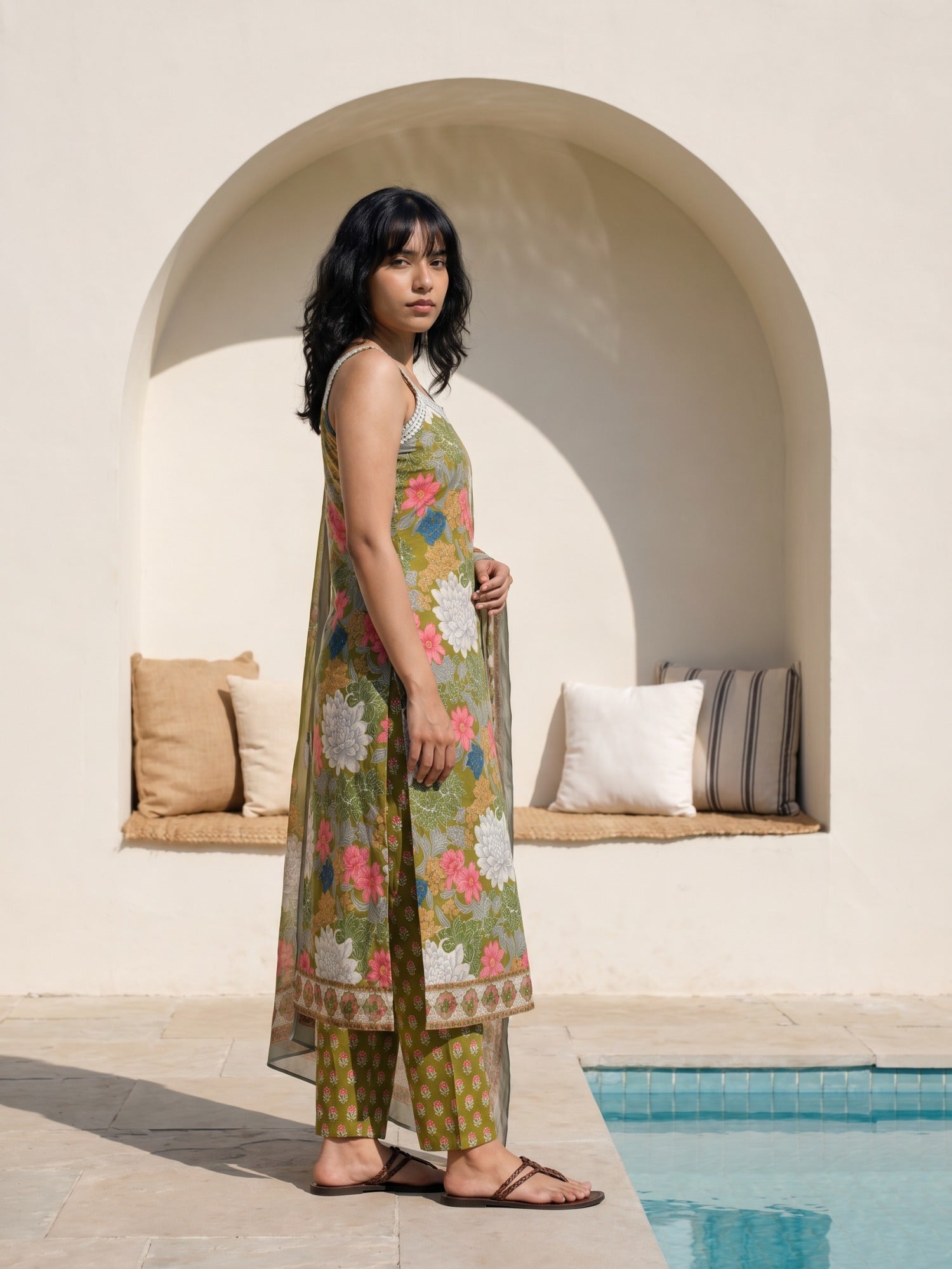 Philauri Women Floral Printed Regular Mirror Work Pure Cotton Kurta with Trousers & With Dupatta