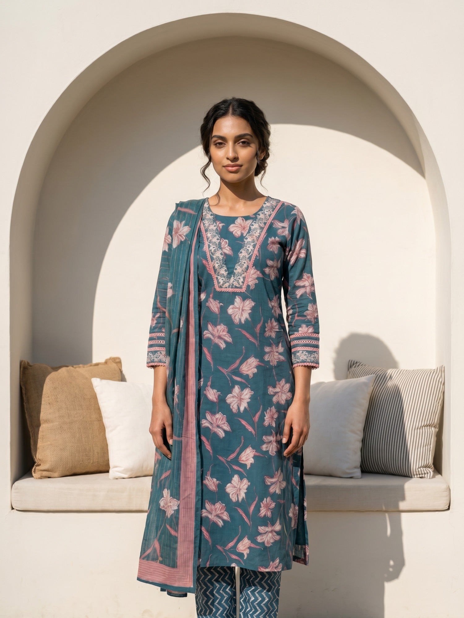 Philauri Women Floral Printed Regular Thread Work Pure Cotton Kurta with Trousers & With Dupatta