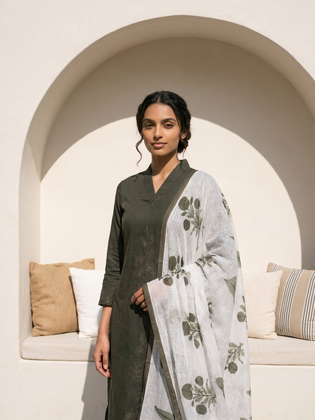 Philauri Women Floral Embroidered Regular Thread Work Pure Cotton Kurta with Palazzos & With Dupatta