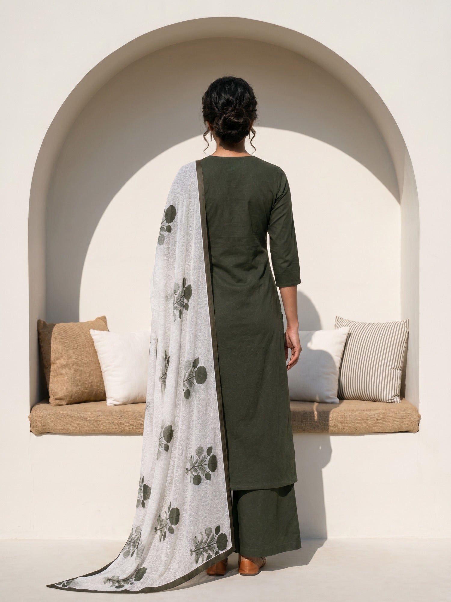 Philauri Women Floral Embroidered Regular Thread Work Pure Cotton Kurta with Palazzos & With Dupatta