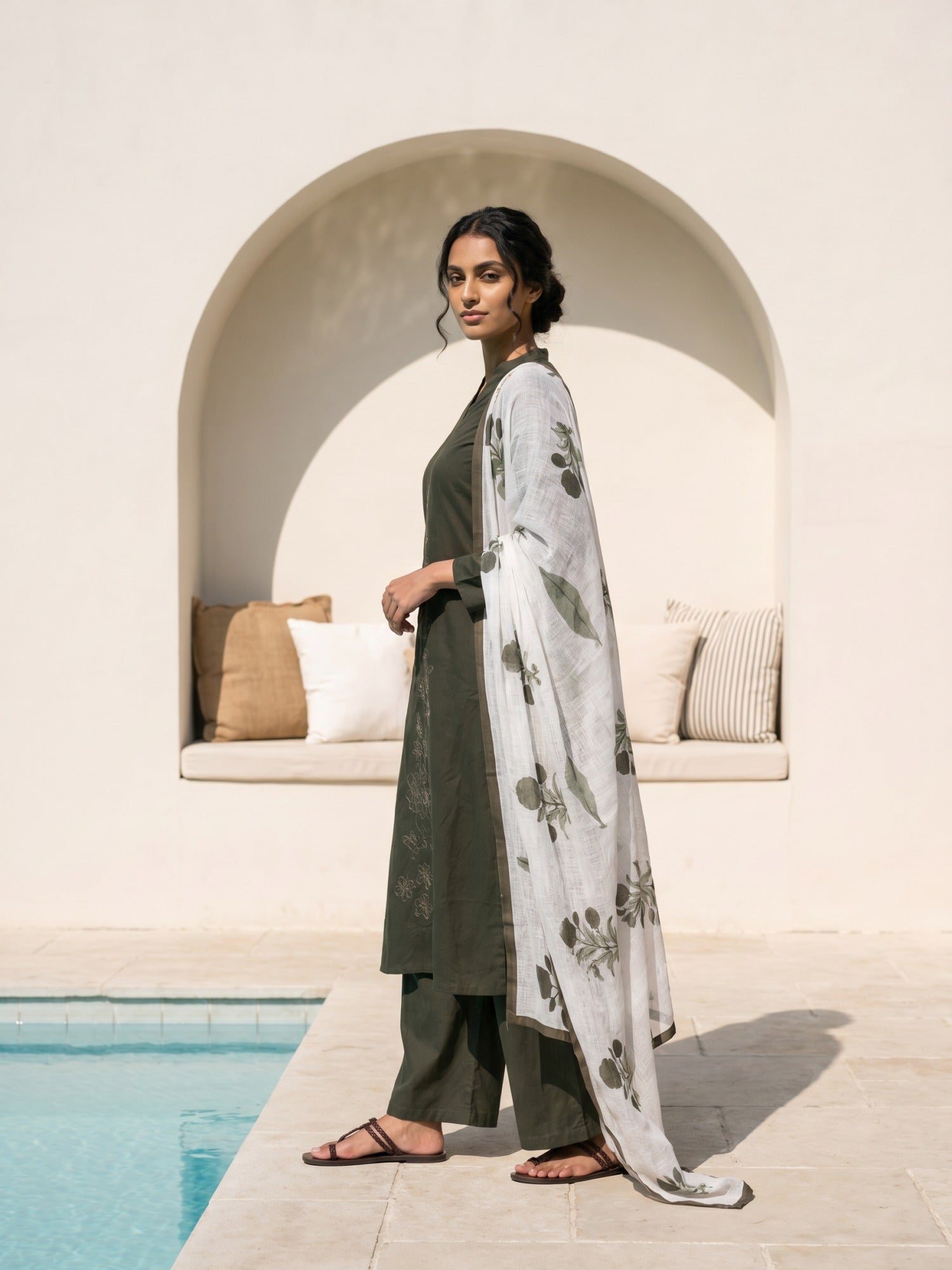 Philauri Women Floral Embroidered Regular Thread Work Pure Cotton Kurta with Palazzos & With Dupatta
