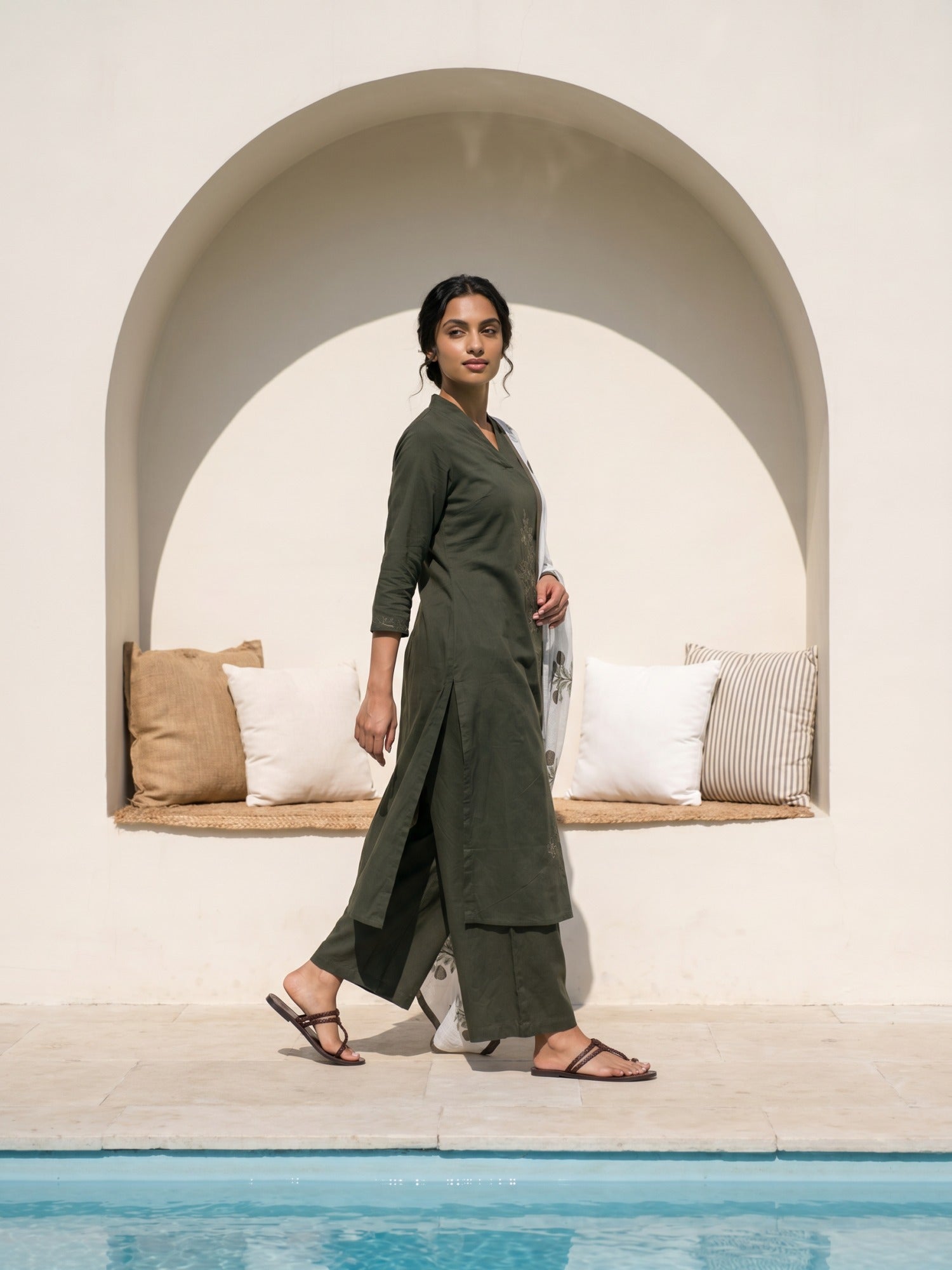 Philauri Women Floral Embroidered Regular Thread Work Pure Cotton Kurta with Palazzos & With Dupatta