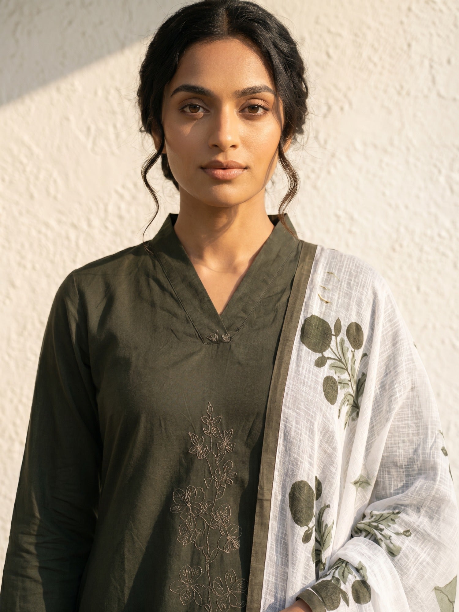 Philauri Women Floral Embroidered Regular Thread Work Pure Cotton Kurta with Palazzos & With Dupatta