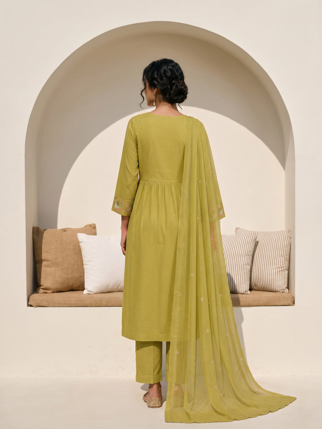 Philauri Women Floral Embroidered Empire Thread Work Pure Cotton Kurta with Trousers & With Dupatta