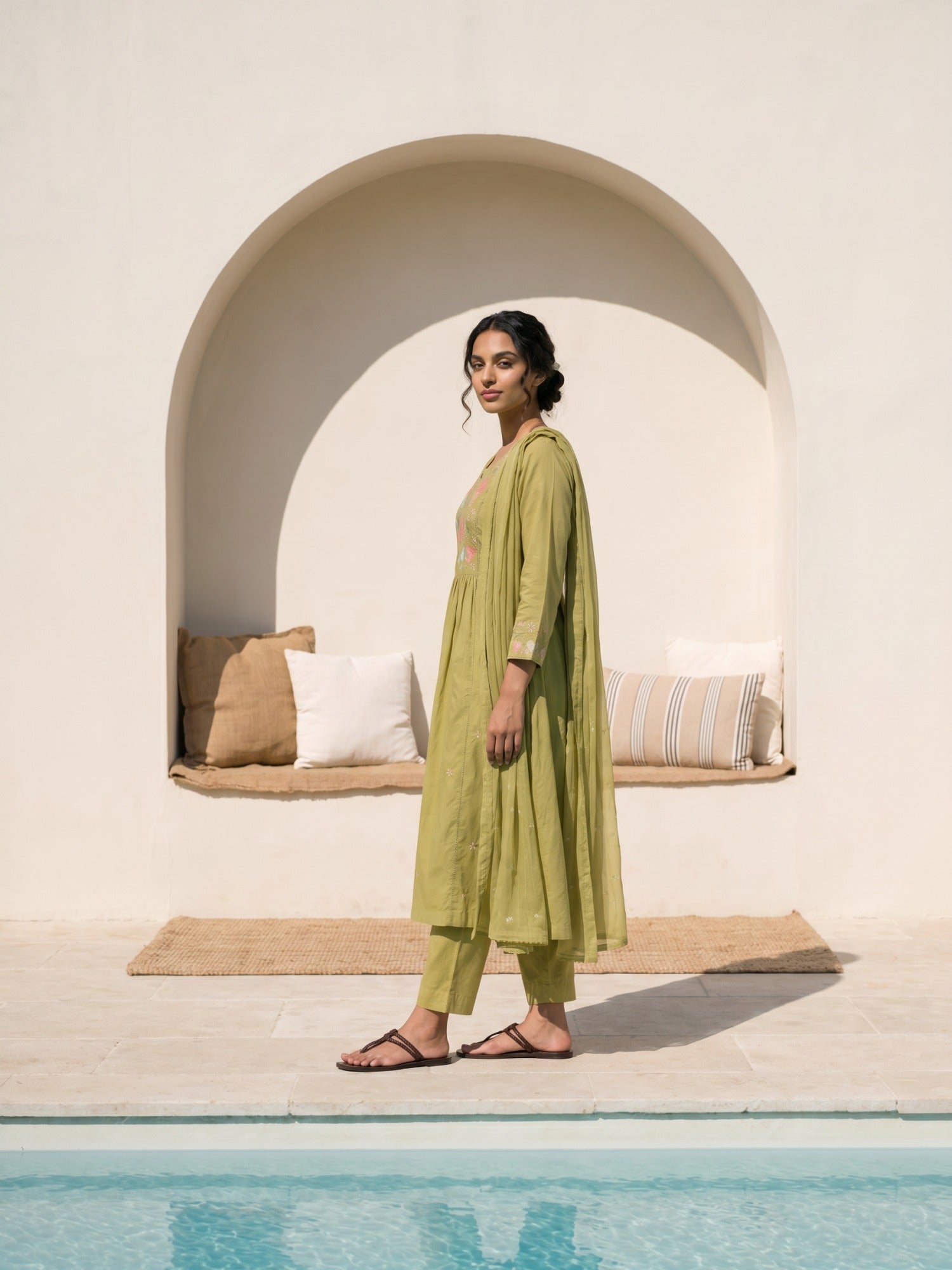 Philauri Women Floral Embroidered Empire Thread Work Pure Cotton Kurta with Trousers & With Dupatta