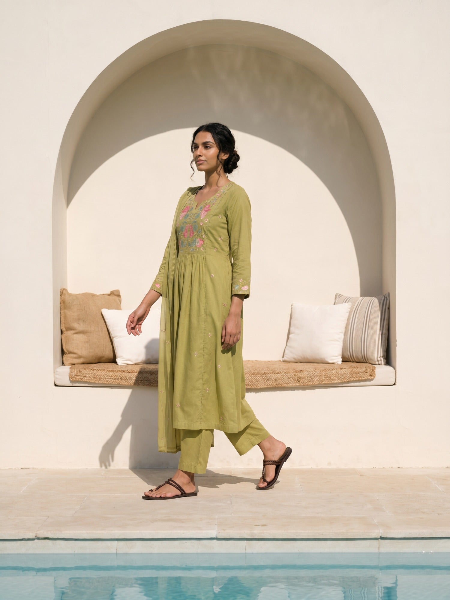Philauri Women Floral Embroidered Empire Thread Work Pure Cotton Kurta with Trousers & With Dupatta