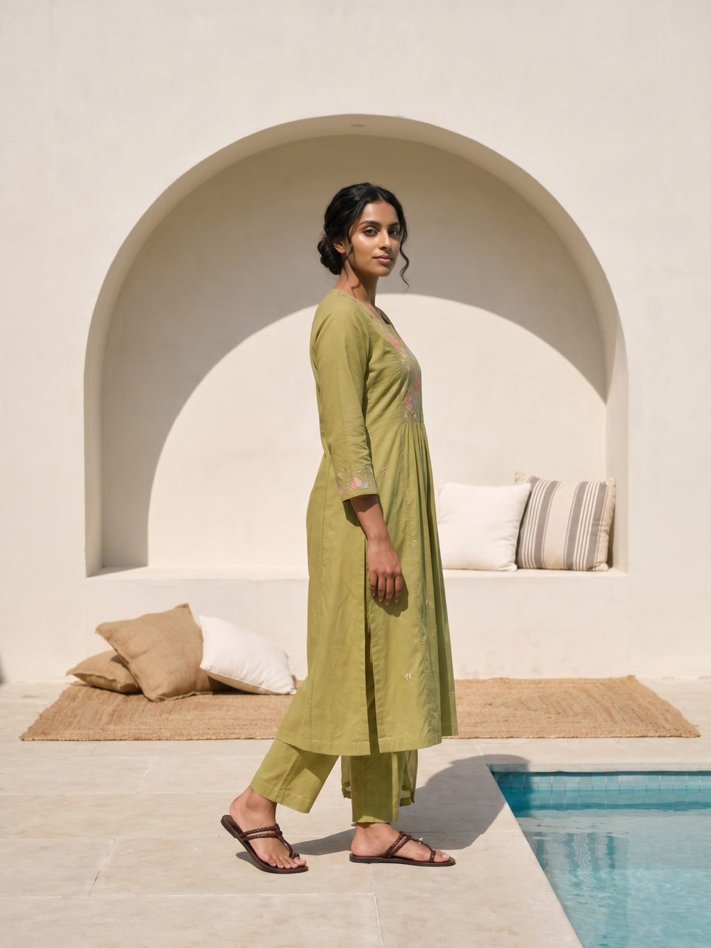 Philauri Women Floral Embroidered Empire Thread Work Pure Cotton Kurta with Trousers & With Dupatta