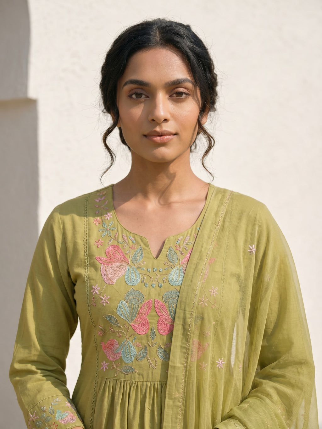 Philauri Women Floral Embroidered Empire Thread Work Pure Cotton Kurta with Trousers & With Dupatta