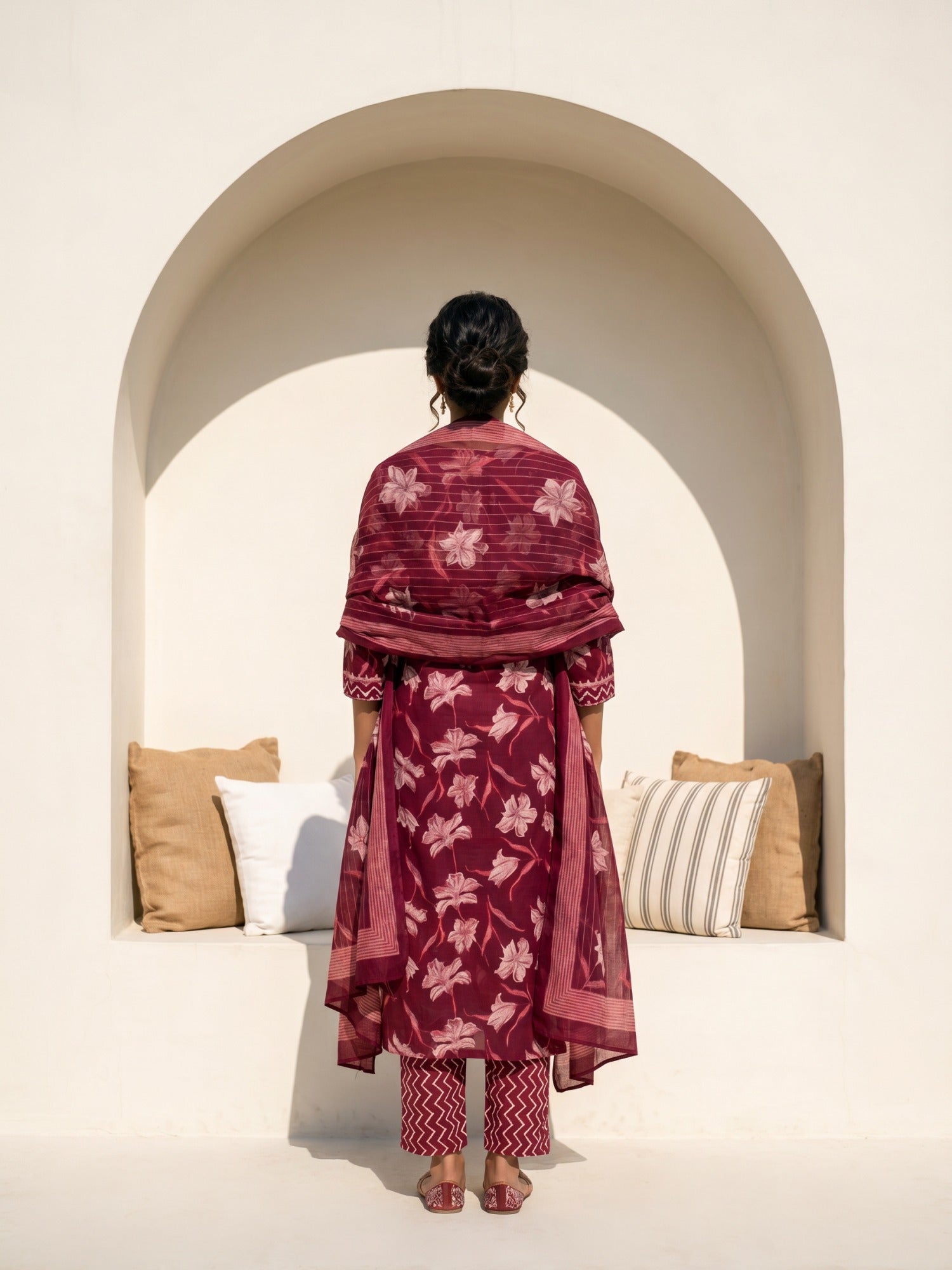 Philauri Women Floral Printed Regular Thread Work Pure Cotton Kurta with Trousers & With Dupatta