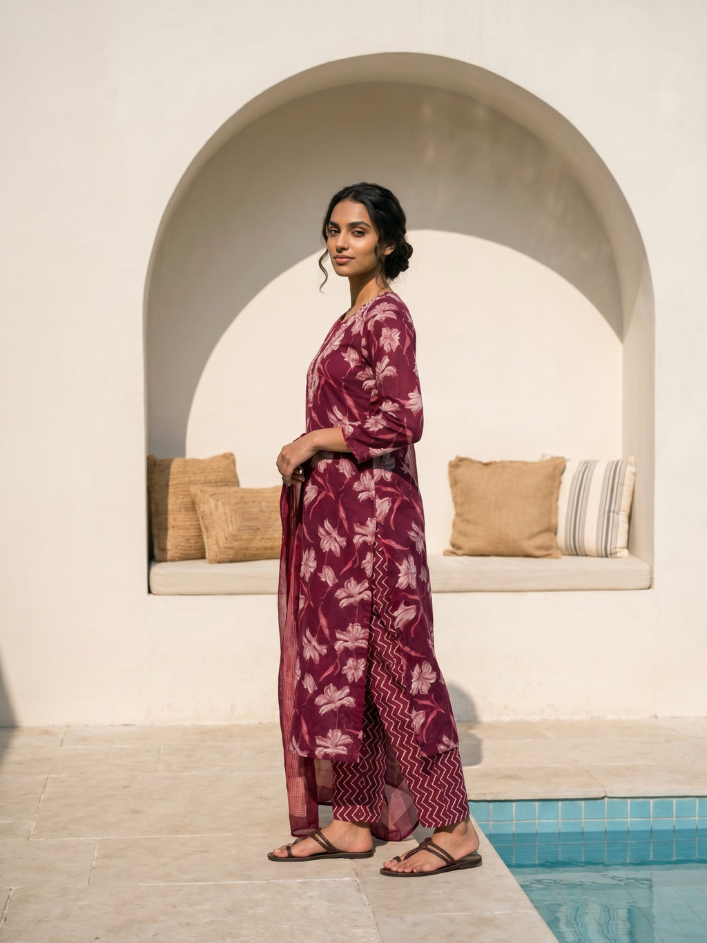 Philauri Women Floral Printed Regular Thread Work Pure Cotton Kurta with Trousers & With Dupatta