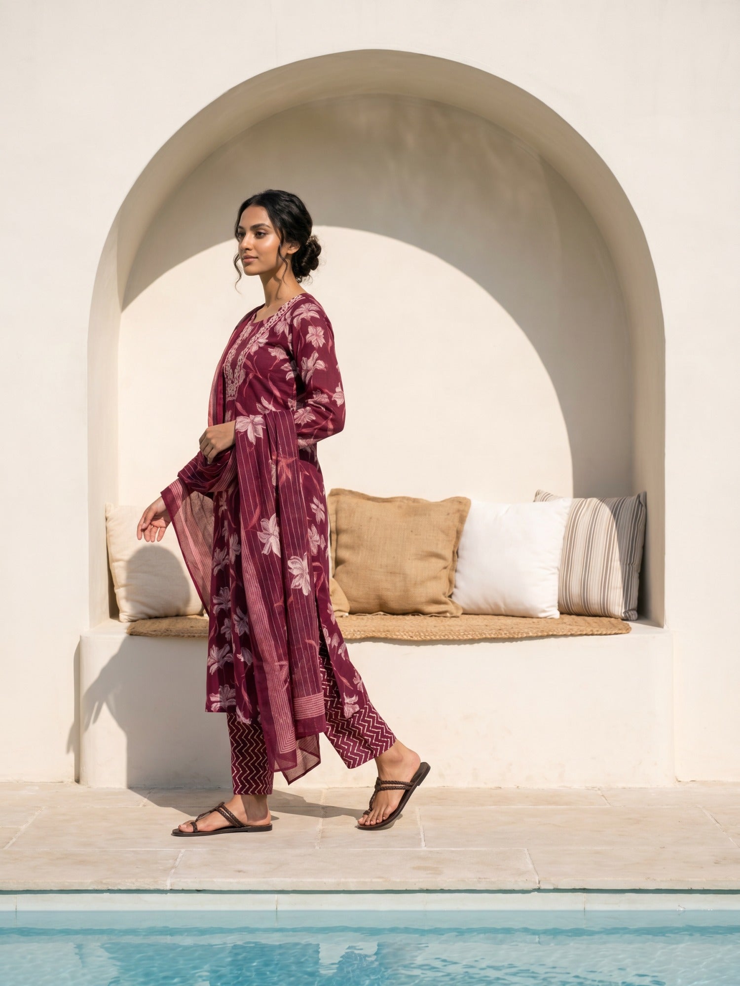 Philauri Women Floral Printed Regular Thread Work Pure Cotton Kurta with Trousers & With Dupatta