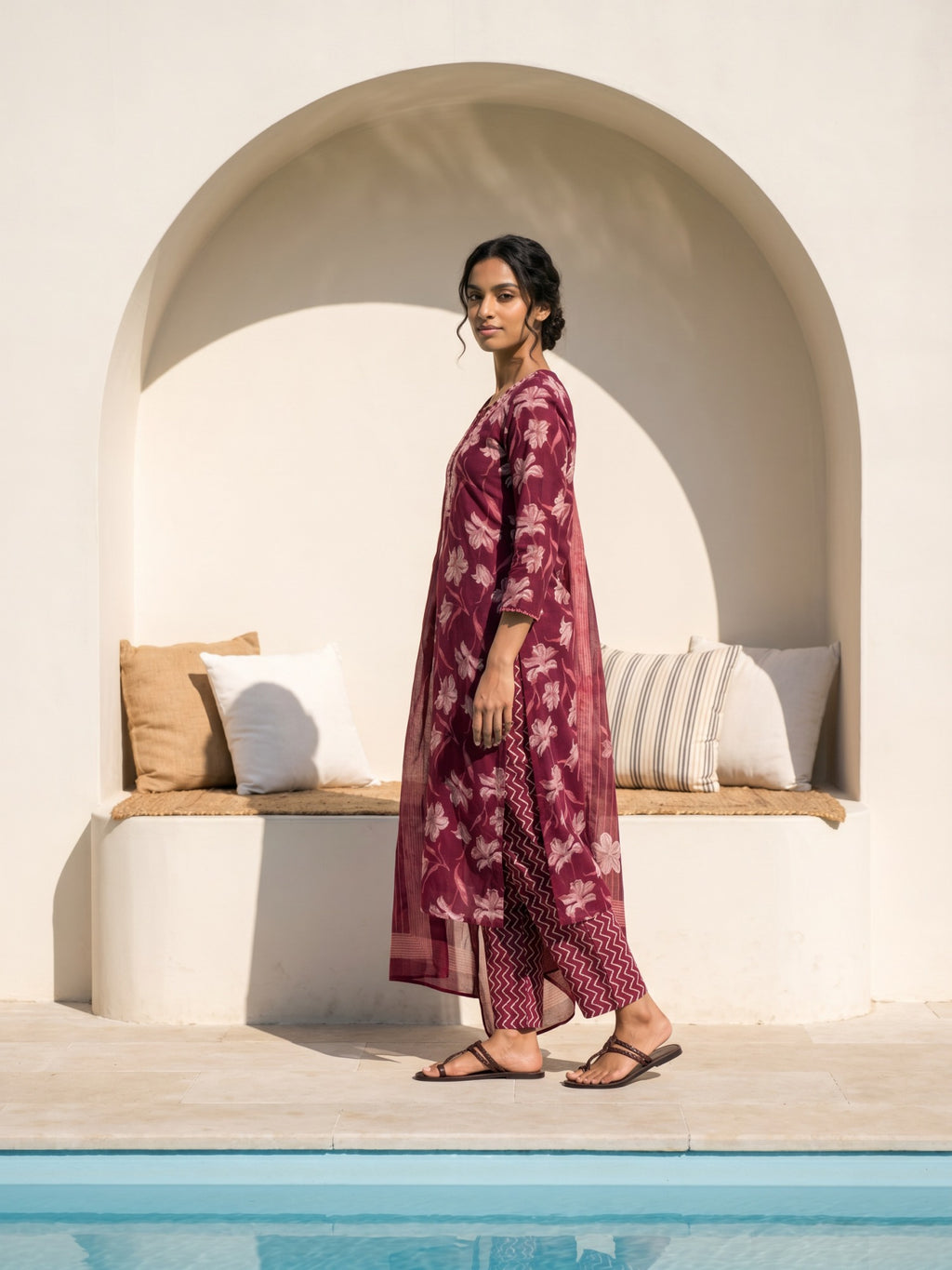 Philauri Women Floral Printed Regular Thread Work Pure Cotton Kurta with Trousers & With Dupatta