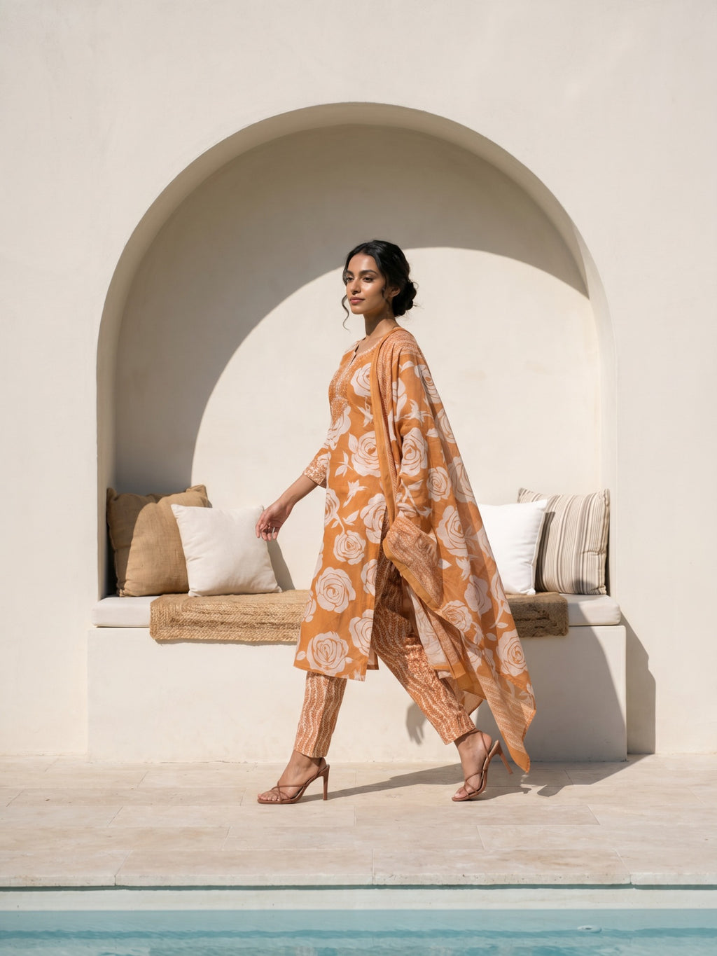 Philauri Women Floral Printed Regular Thread Work Pure Cotton Kurta with Trousers & With Dupatta