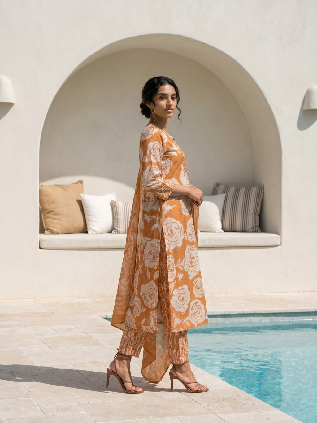 Philauri Women Floral Printed Regular Thread Work Pure Cotton Kurta with Trousers & With Dupatta