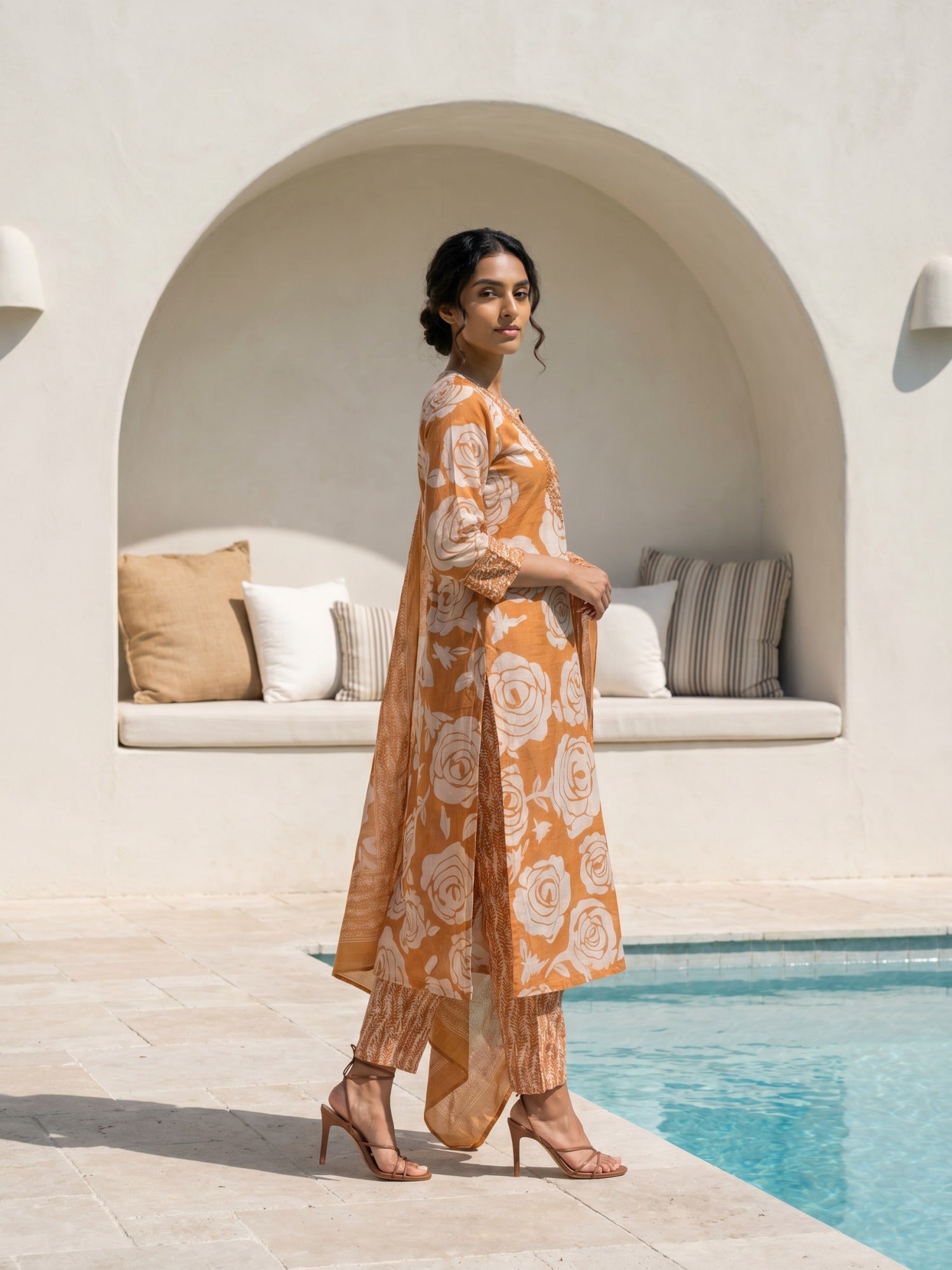 Philauri Women Floral Printed Regular Thread Work Pure Cotton Kurta with Trousers & With Dupatta