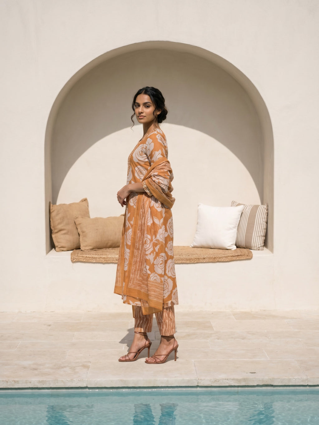 Philauri Women Floral Printed Regular Thread Work Pure Cotton Kurta with Trousers & With Dupatta