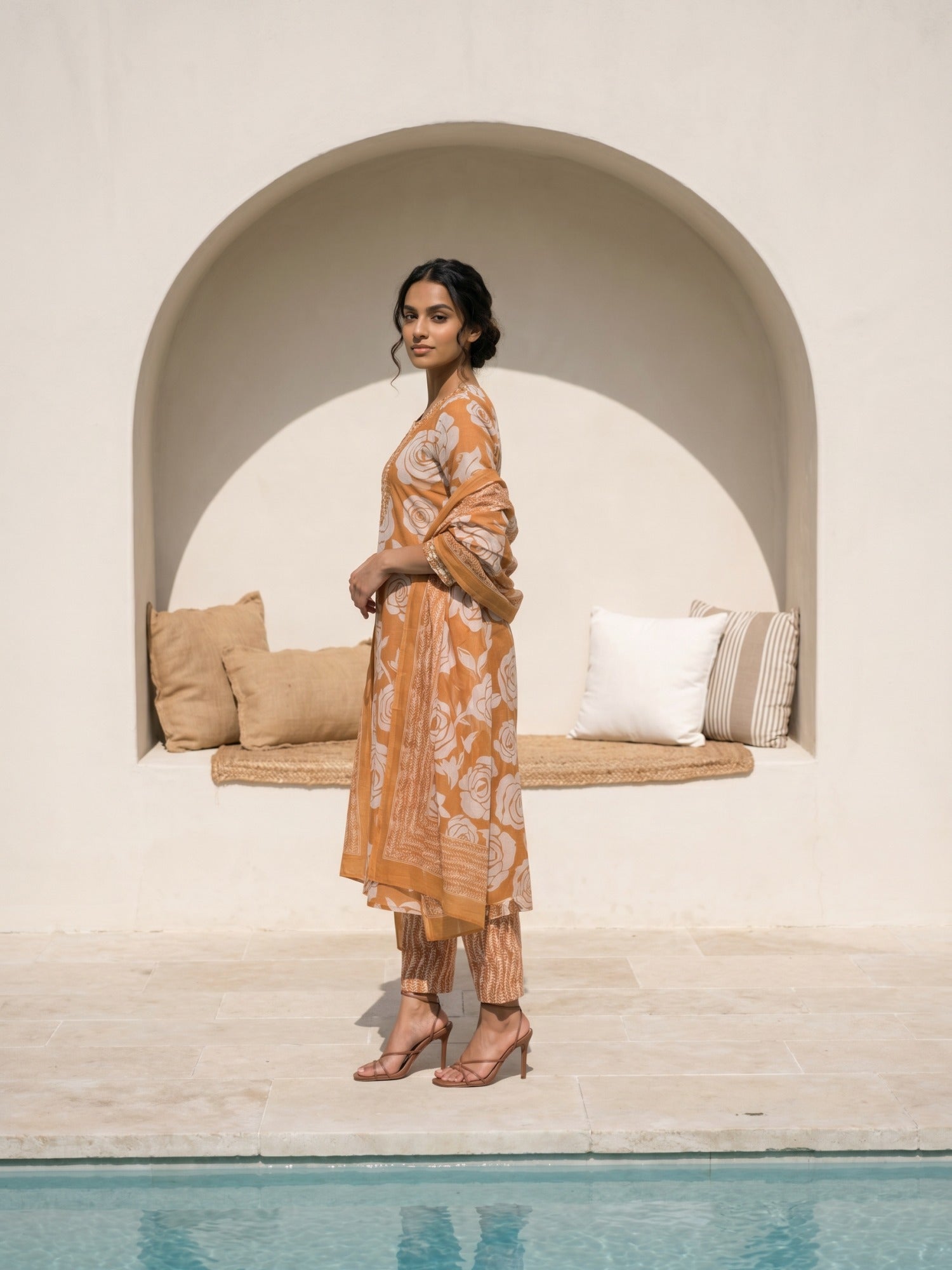 Philauri Women Floral Printed Regular Thread Work Pure Cotton Kurta with Trousers & With Dupatta
