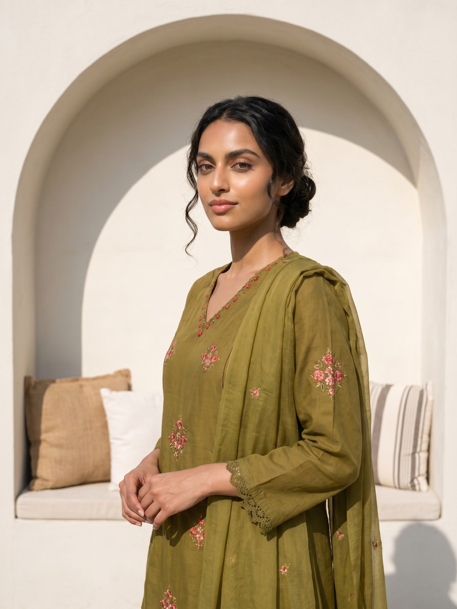 Philauri Women Floral Embroidered Regular Thread Work Pure Cotton Kurta with Trousers & With Dupatta