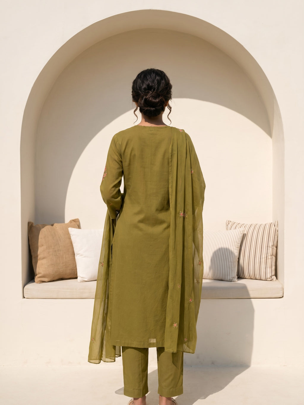 Philauri Women Floral Embroidered Regular Thread Work Pure Cotton Kurta with Trousers & With Dupatta