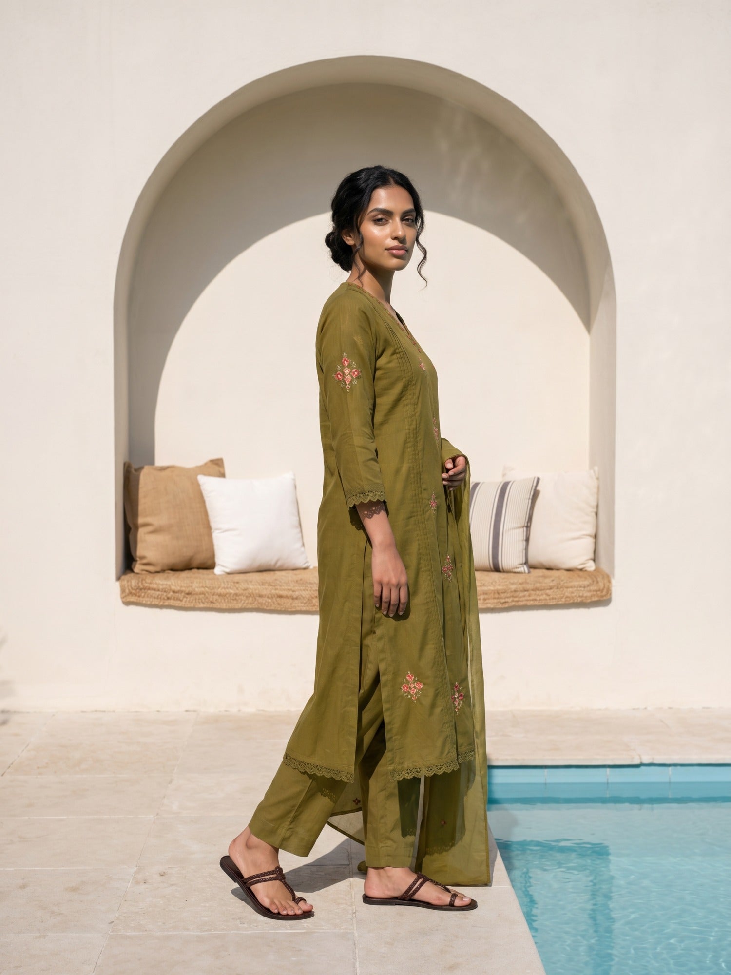 Philauri Women Floral Embroidered Regular Thread Work Pure Cotton Kurta with Trousers & With Dupatta