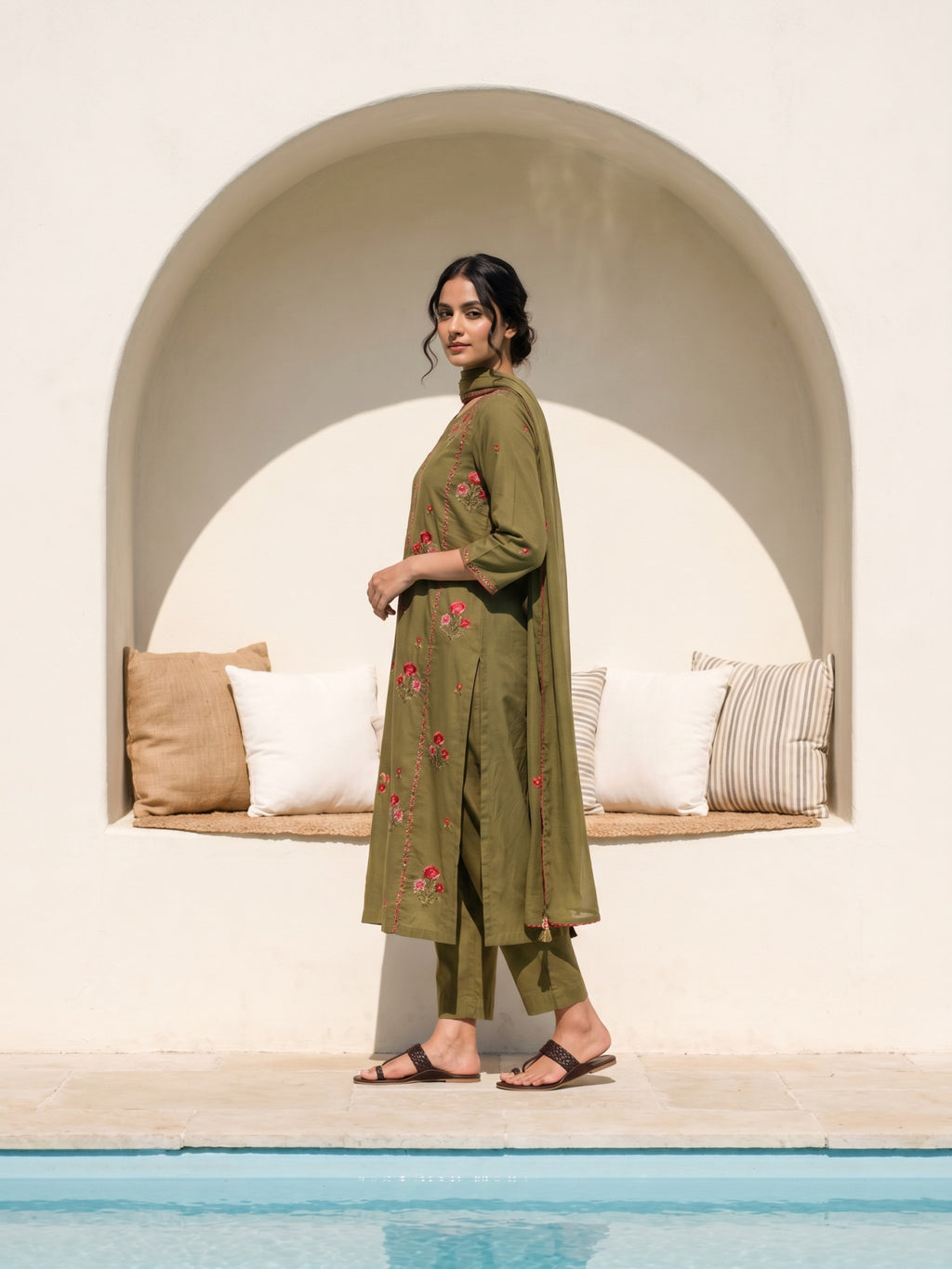 Philauri Women Floral Embroidered Regular Thread Work Pure Cotton Kurta with Trousers & With Dupatta