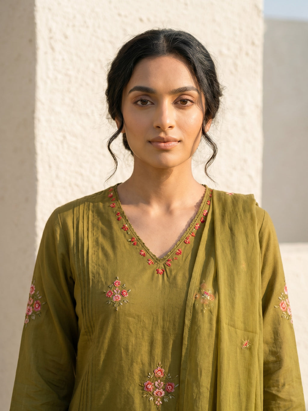 Philauri Women Floral Embroidered Regular Thread Work Pure Cotton Kurta with Trousers & With Dupatta