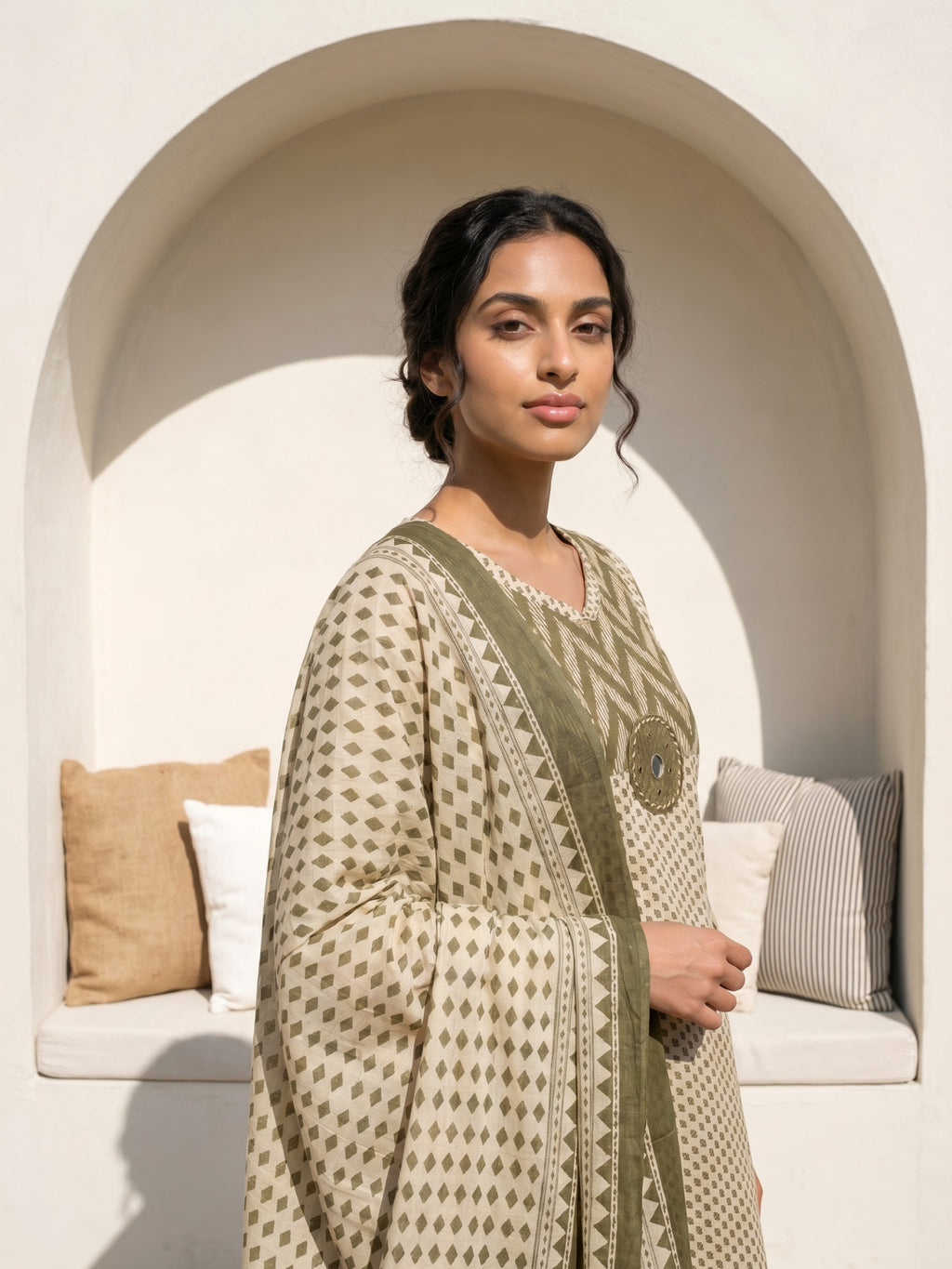 Philauri Women Printed Regular Mirror Work Pure Cotton Kurta with Trousers & With Dupatta