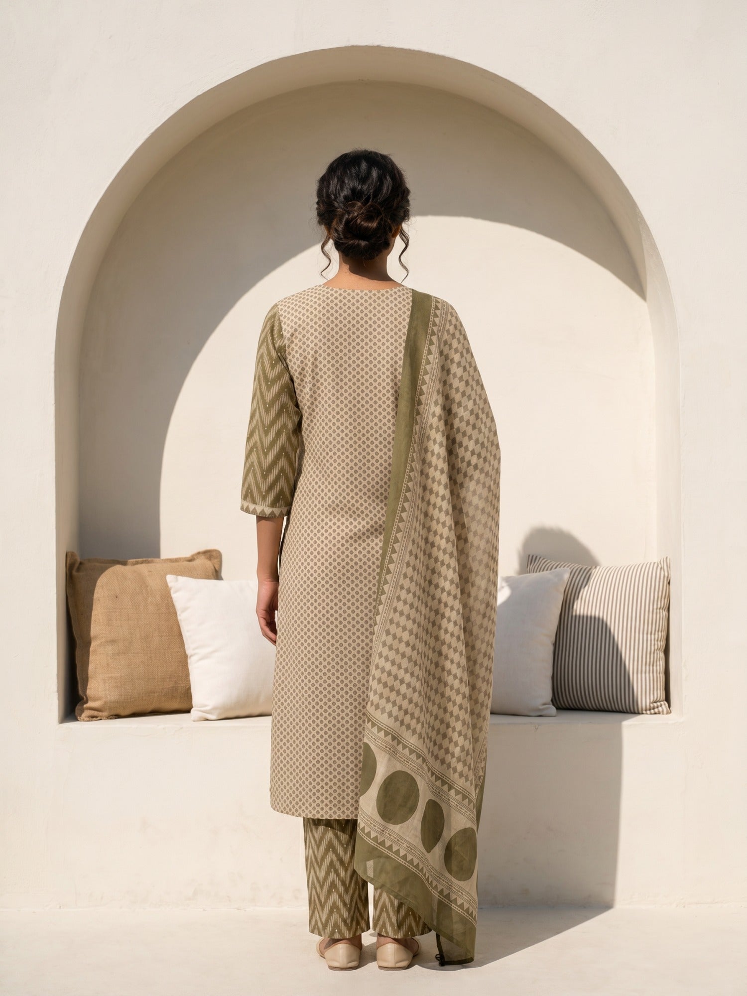 Philauri Women Printed Regular Mirror Work Pure Cotton Kurta with Trousers & With Dupatta