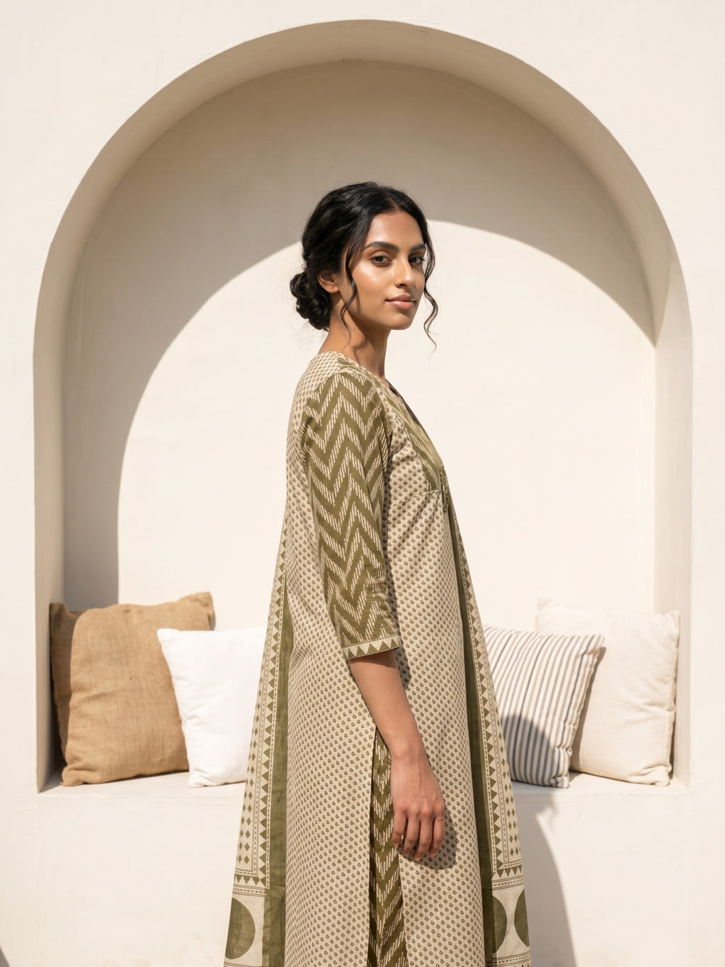 Philauri Women Printed Regular Mirror Work Pure Cotton Kurta with Trousers & With Dupatta