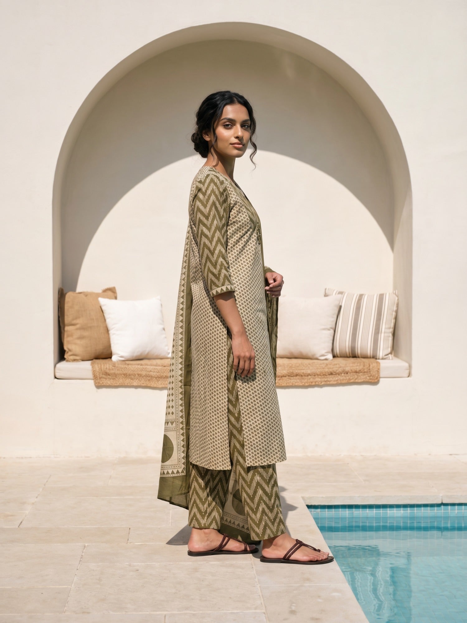 Philauri Women Printed Regular Mirror Work Pure Cotton Kurta with Trousers & With Dupatta