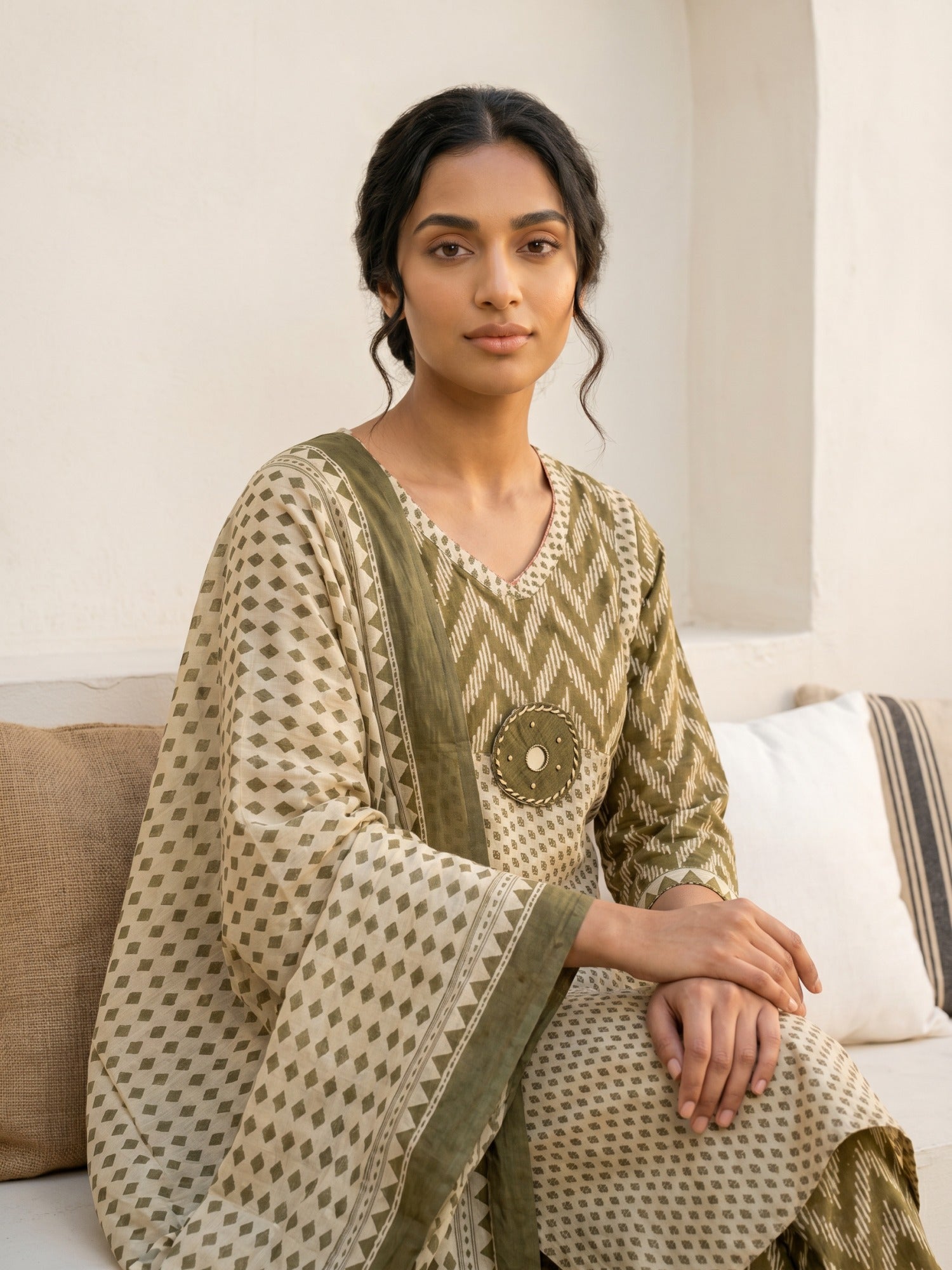 Philauri Women Printed Regular Mirror Work Pure Cotton Kurta with Trousers & With Dupatta