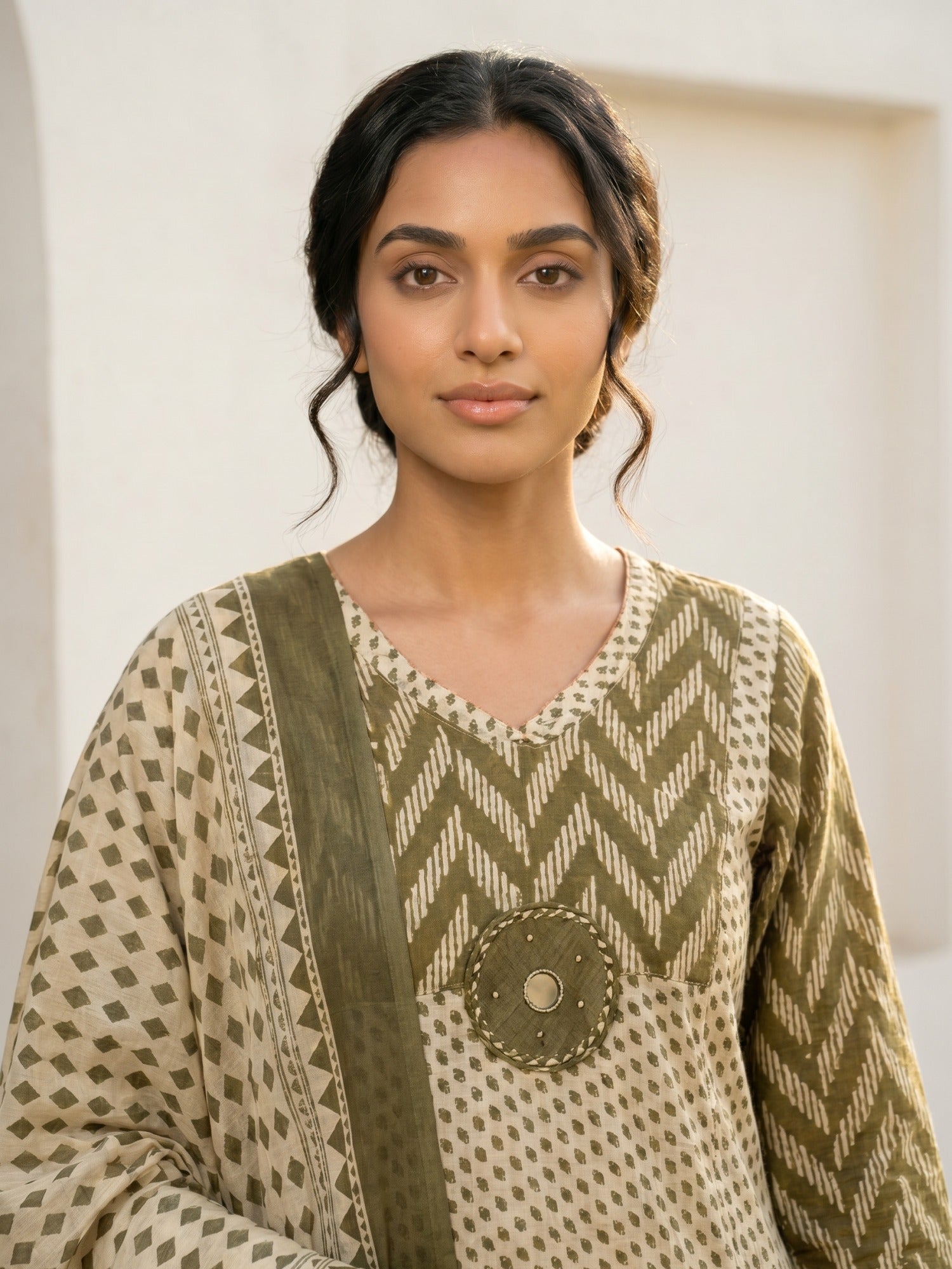 Philauri Women Printed Regular Mirror Work Pure Cotton Kurta with Trousers & With Dupatta