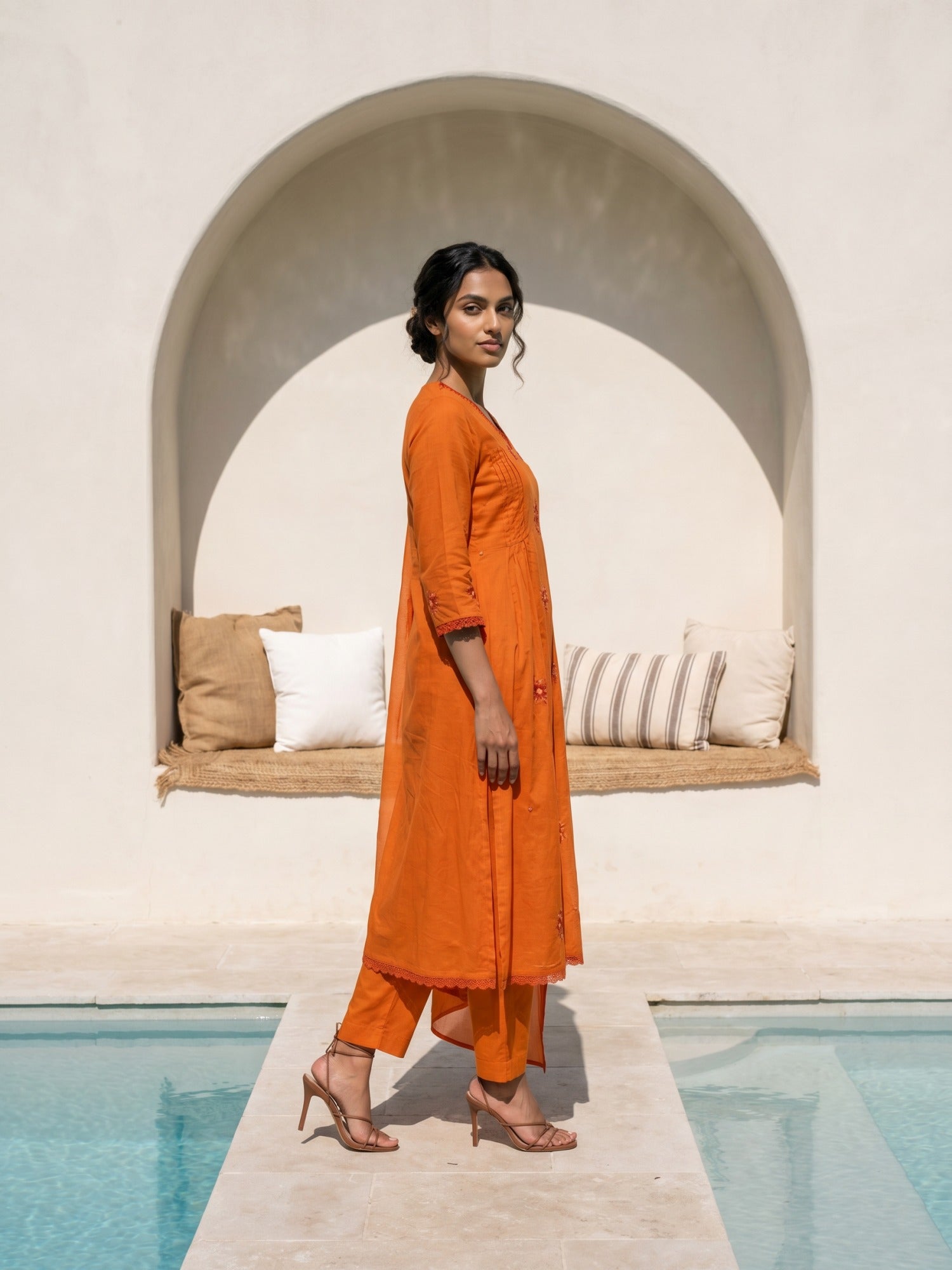 Philauri Women Floral Embroidered Empire Thread Work Pure Cotton Kurta with Trousers & With Dupatta