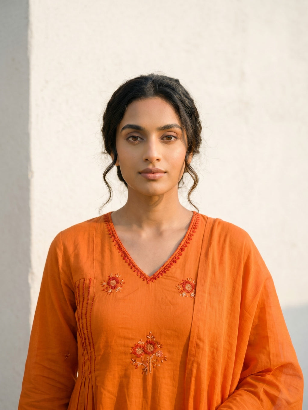 Philauri Women Floral Embroidered Empire Thread Work Pure Cotton Kurta with Trousers & With Dupatta