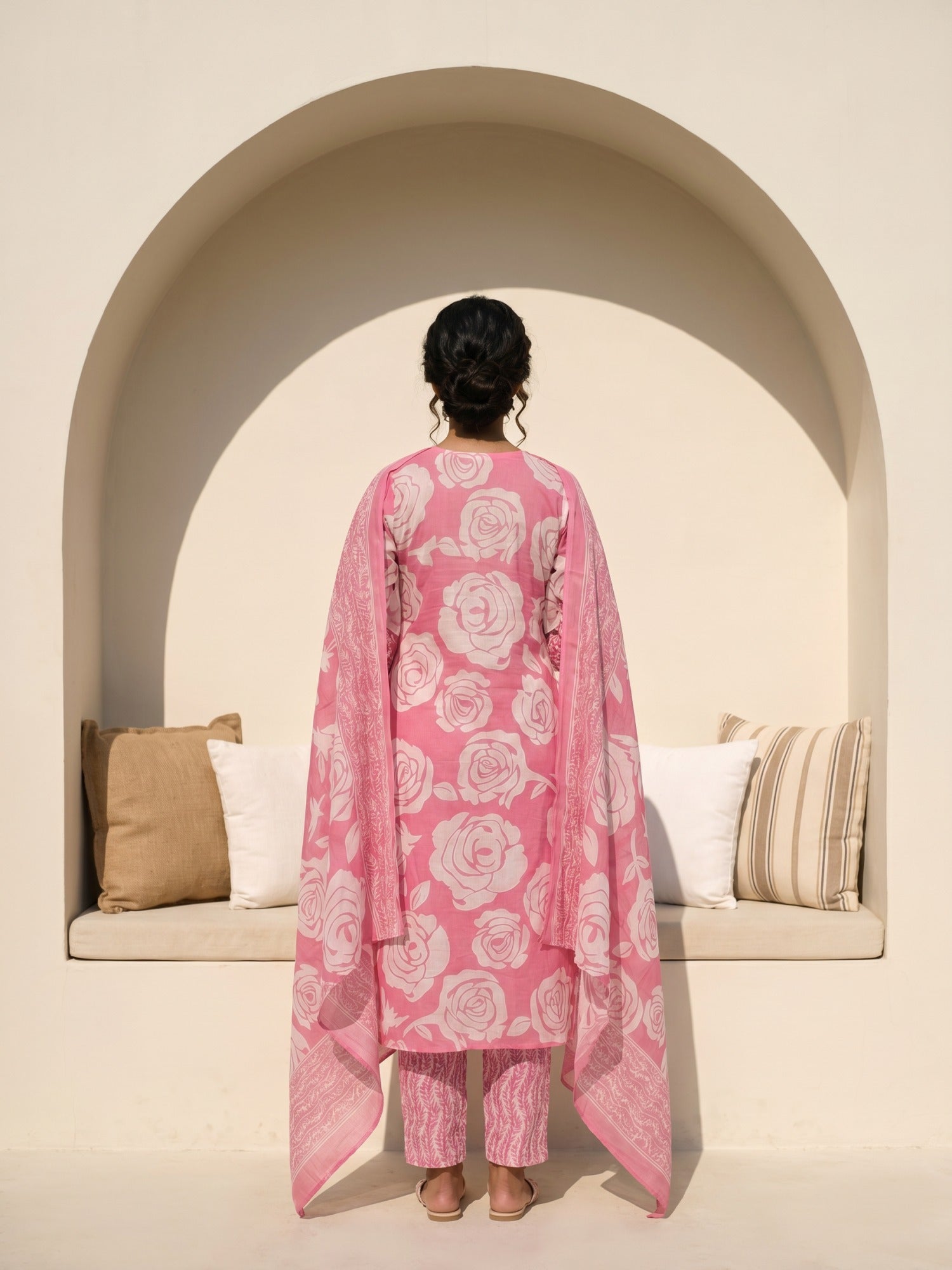 Philauri Women Floral Printed Regular Mirror Work Pure Cotton Kurta with Trousers & With Dupatta