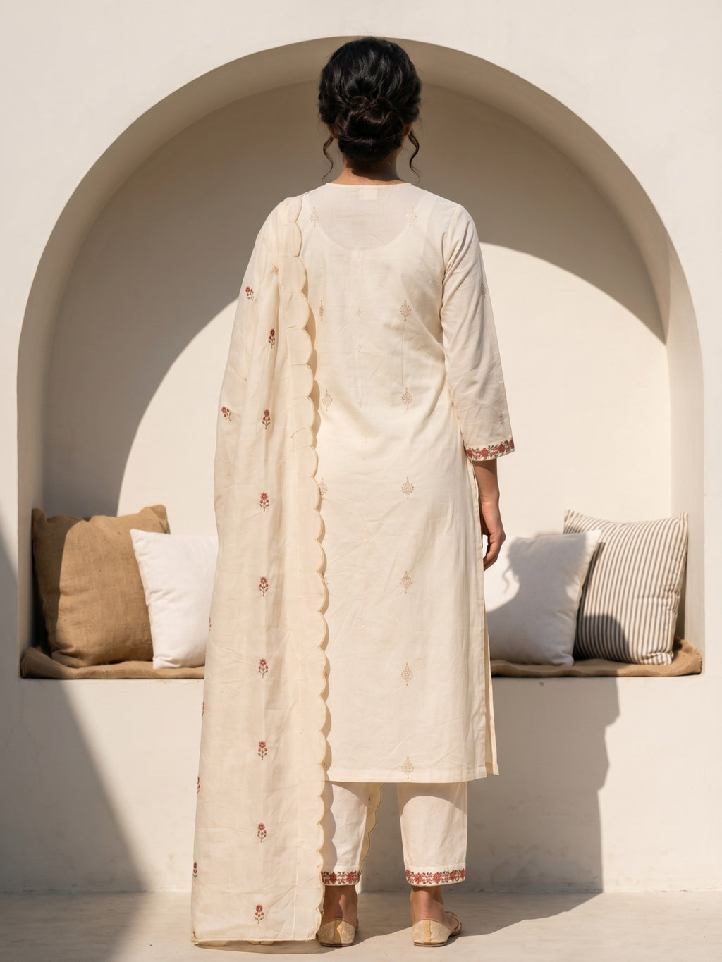 Philauri Women Floral Embroidered Regular Thread Work Pure Cotton Kurta with Trousers & With Dupatta