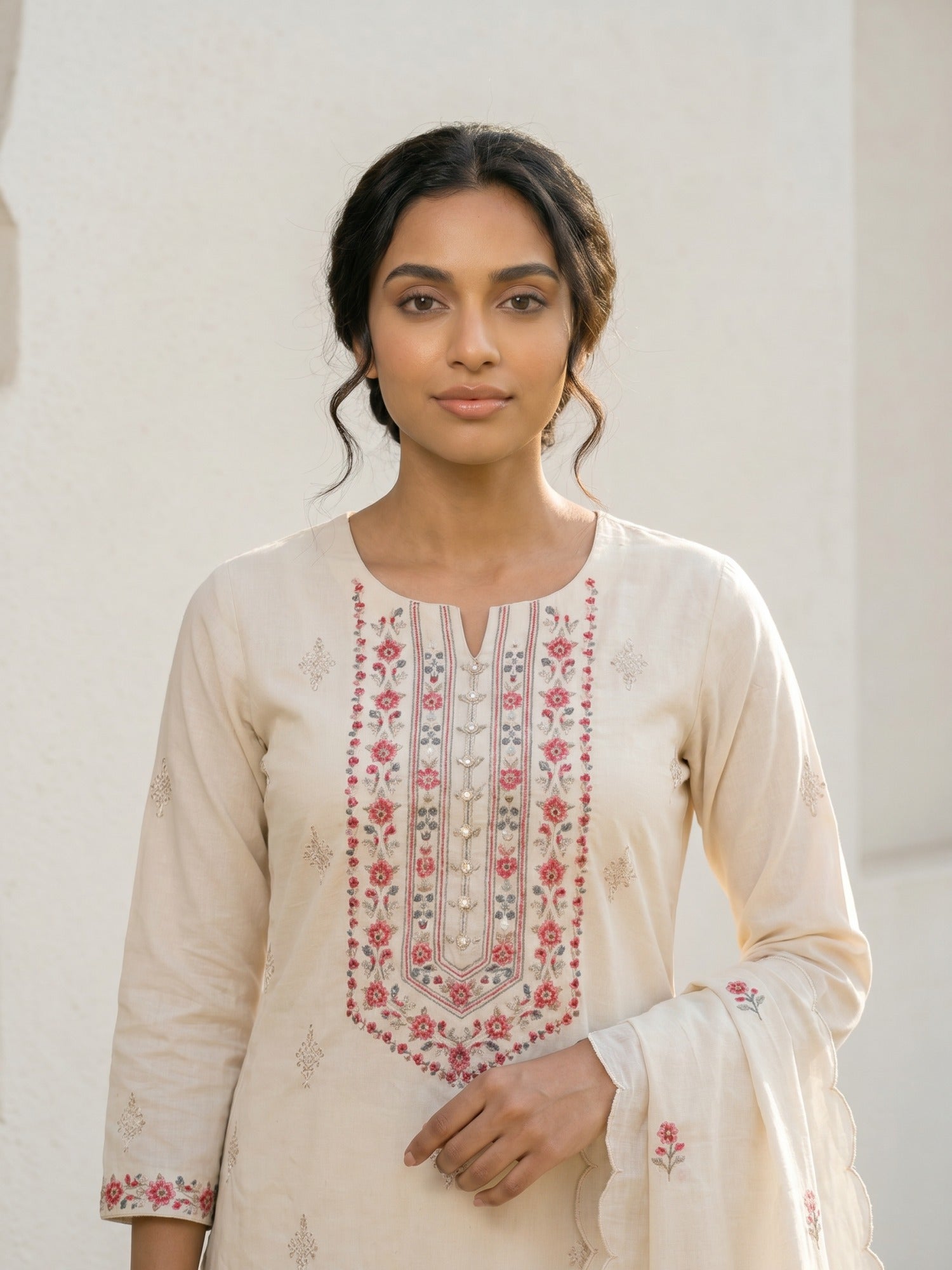 Philauri Women Floral Embroidered Regular Thread Work Pure Cotton Kurta with Trousers & With Dupatta