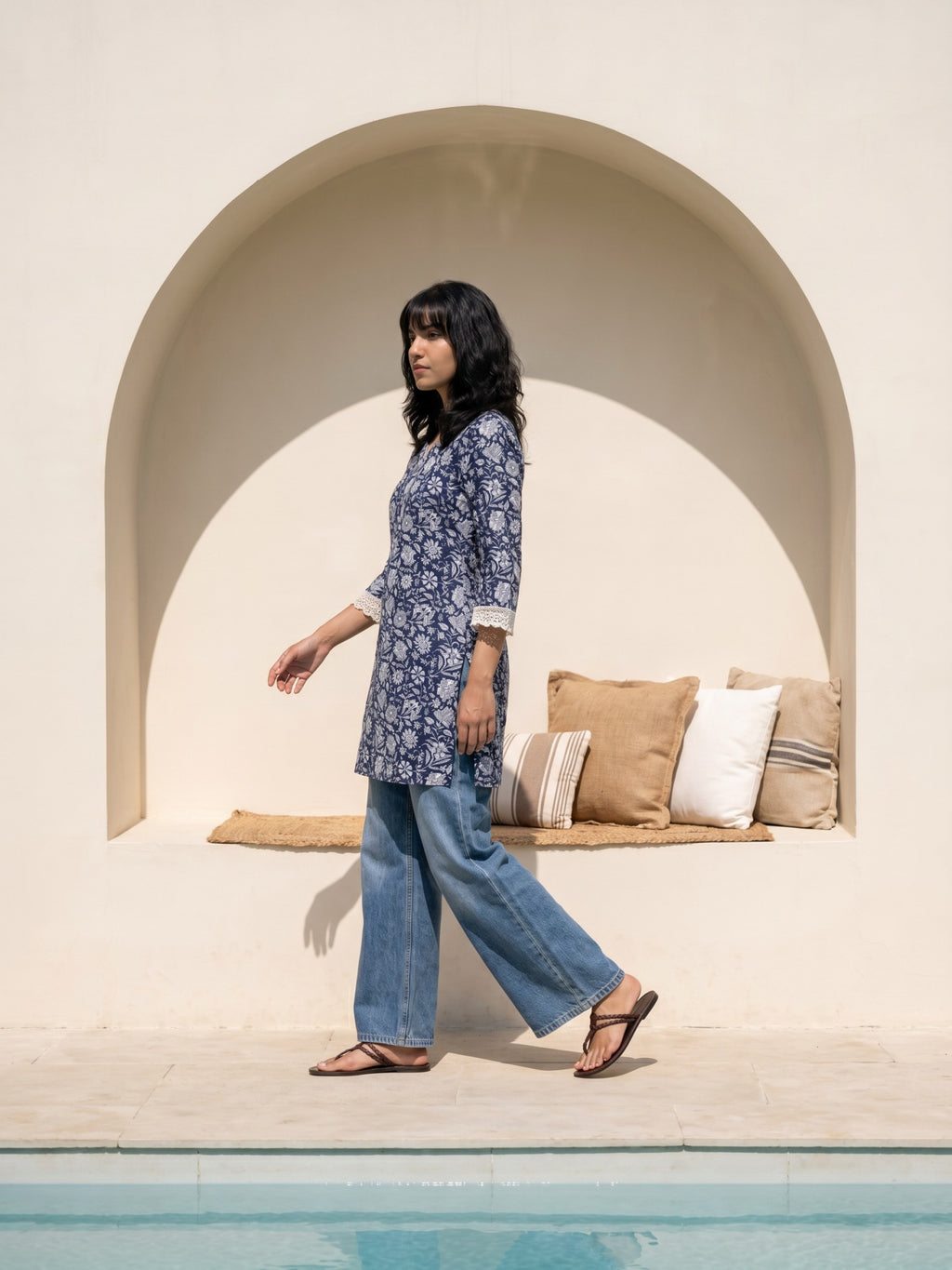 Philauri Floral Printed V-Neck Kurti