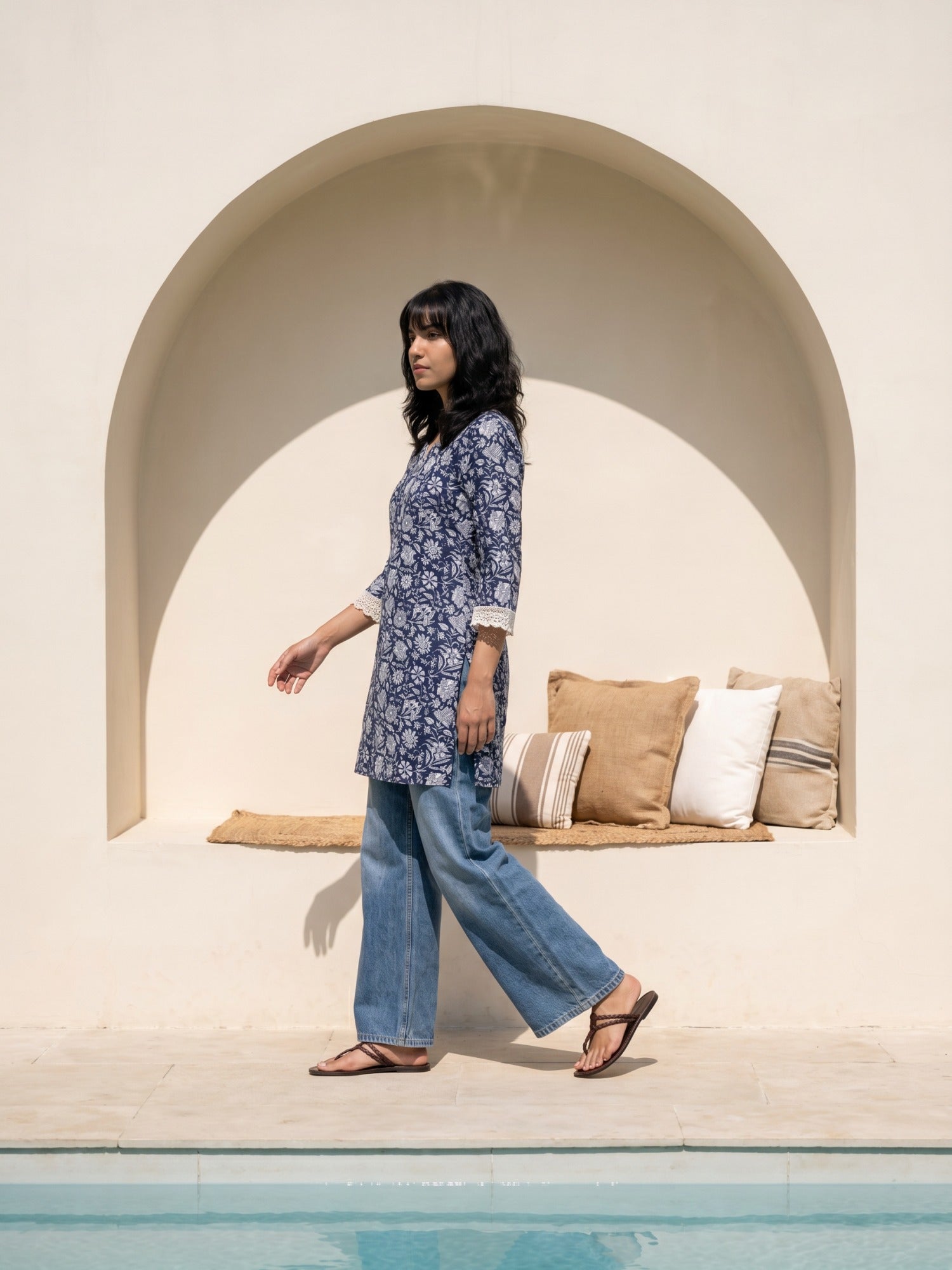 Philauri Floral Printed V-Neck Kurti